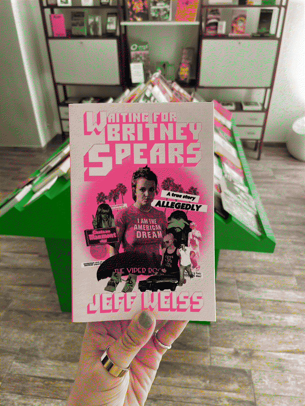 Capa do livro Waiting for Britney Spears